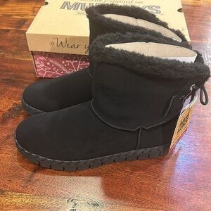 Muk Luks Women's Flexi Albany Boots Black Suede 8 NIB